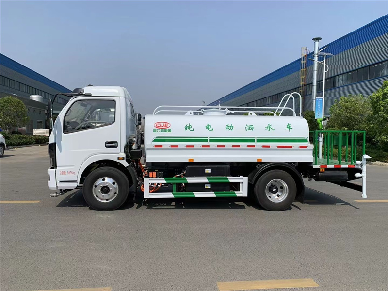 程力純電動灑水車助力城市環衛，隨著藍天保衛戰的推進，環保治理的深入，城市對于優質灑水車的需求不斷擴大