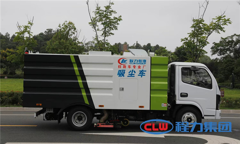 多功能全吸式掃路車是采用技術研制的新產品又名吸塵車，本產品可有效減少粉塵污染，提高空氣質量，降低空氣中可吸入顆粒物的含量