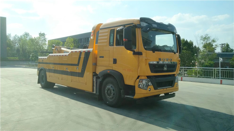 程力清障車現車：國六豪沃單橋拖吊連體清障車已通過國家強制性認證證書，排放標準達到國家環保要求
