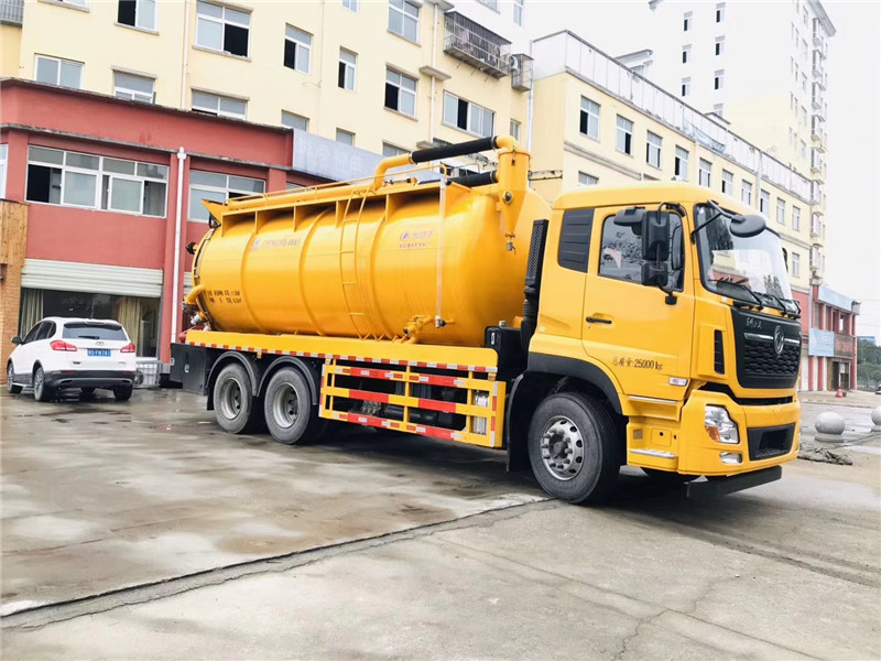東風(fēng)柳汽前四后八清洗吸污車(chē)國(guó)六排放空間充分利用，性?xún)r(jià)比高