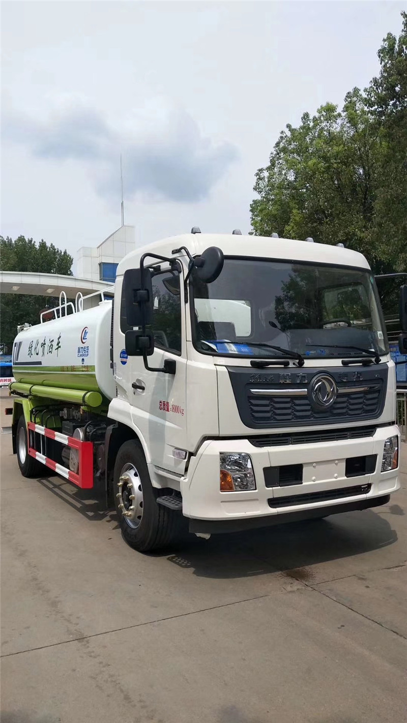 東風(fēng)多利卡噴灑車帶30米全自動霧炮噴藥機，主要用于綠化帶養(yǎng)護使用