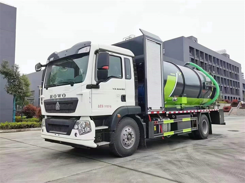 重汽TX系列單橋15方清洗吸污車副發(fā)動機帶SK-30水循環(huán)泵