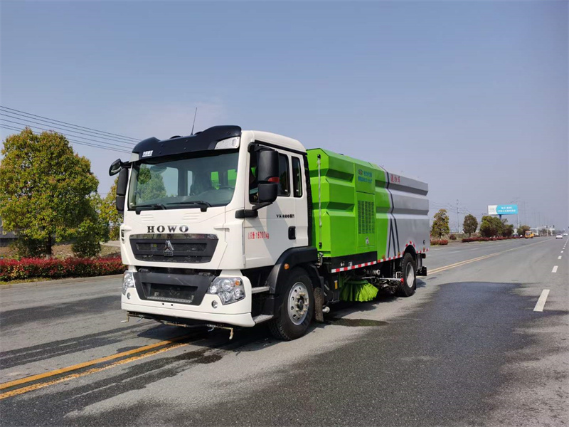 國六新品推薦好車不貴經(jīng)濟實惠，重汽豪沃洗掃車上戶無憂！