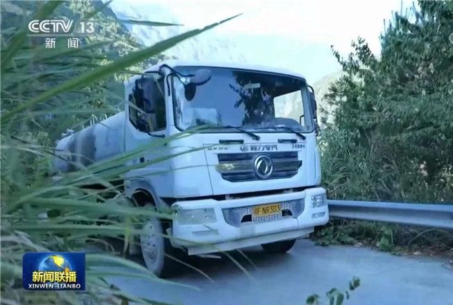 央視新聞報(bào)道程力多功能綠化噴灑車在全國抗旱供水行動中被譽(yù)為抗旱神器